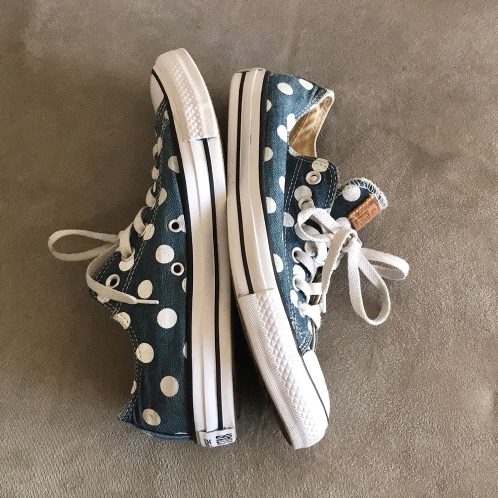 Converse all Star low tops shoes!